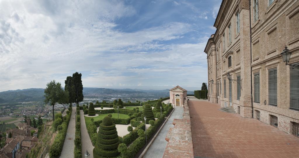 Castello Di Guarene Hotel Exterior photo