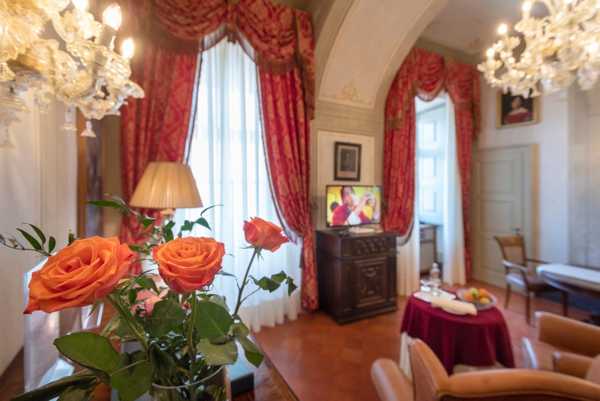 Castello Di Guarene Hotel Exterior photo