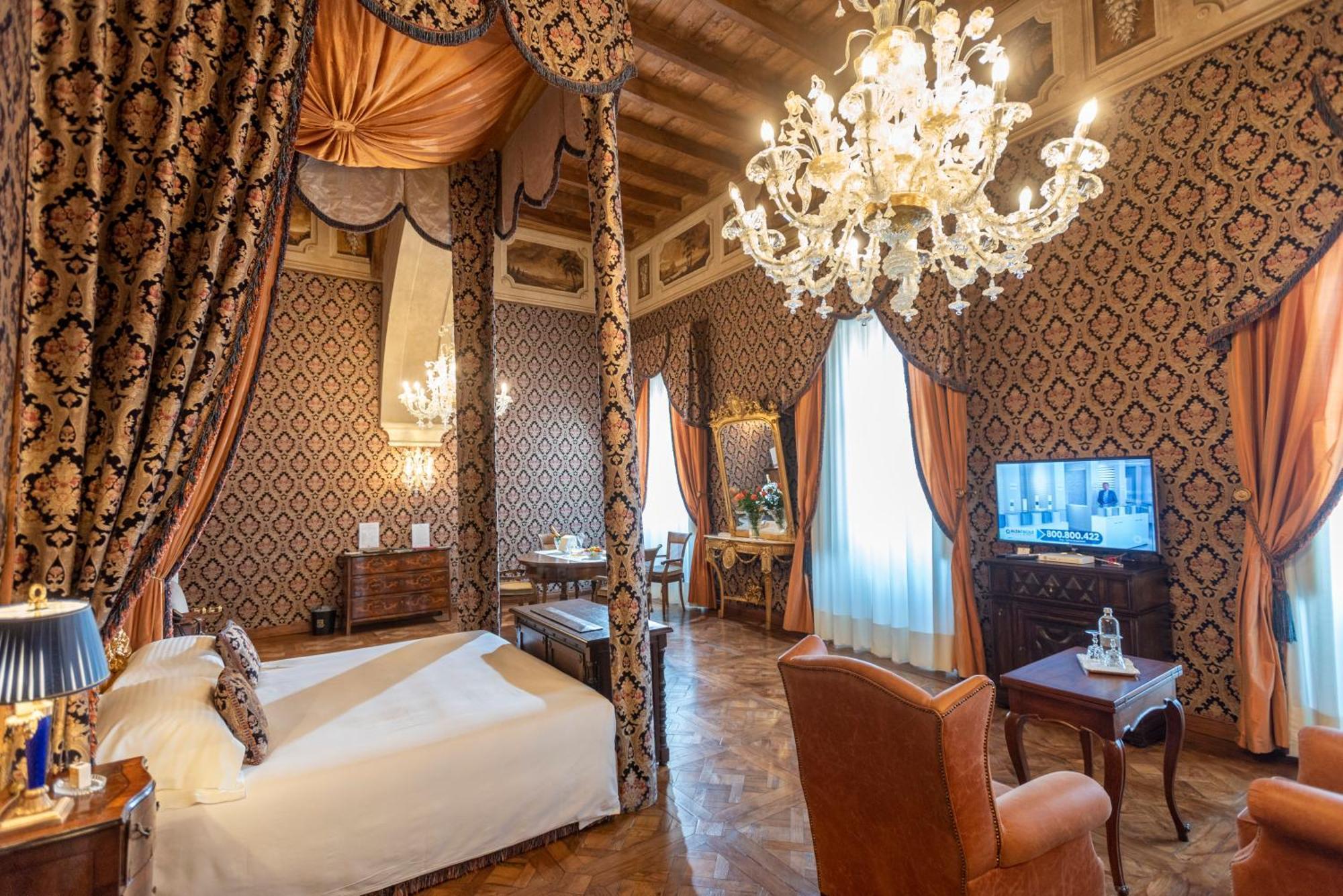 Castello Di Guarene Hotel Exterior photo