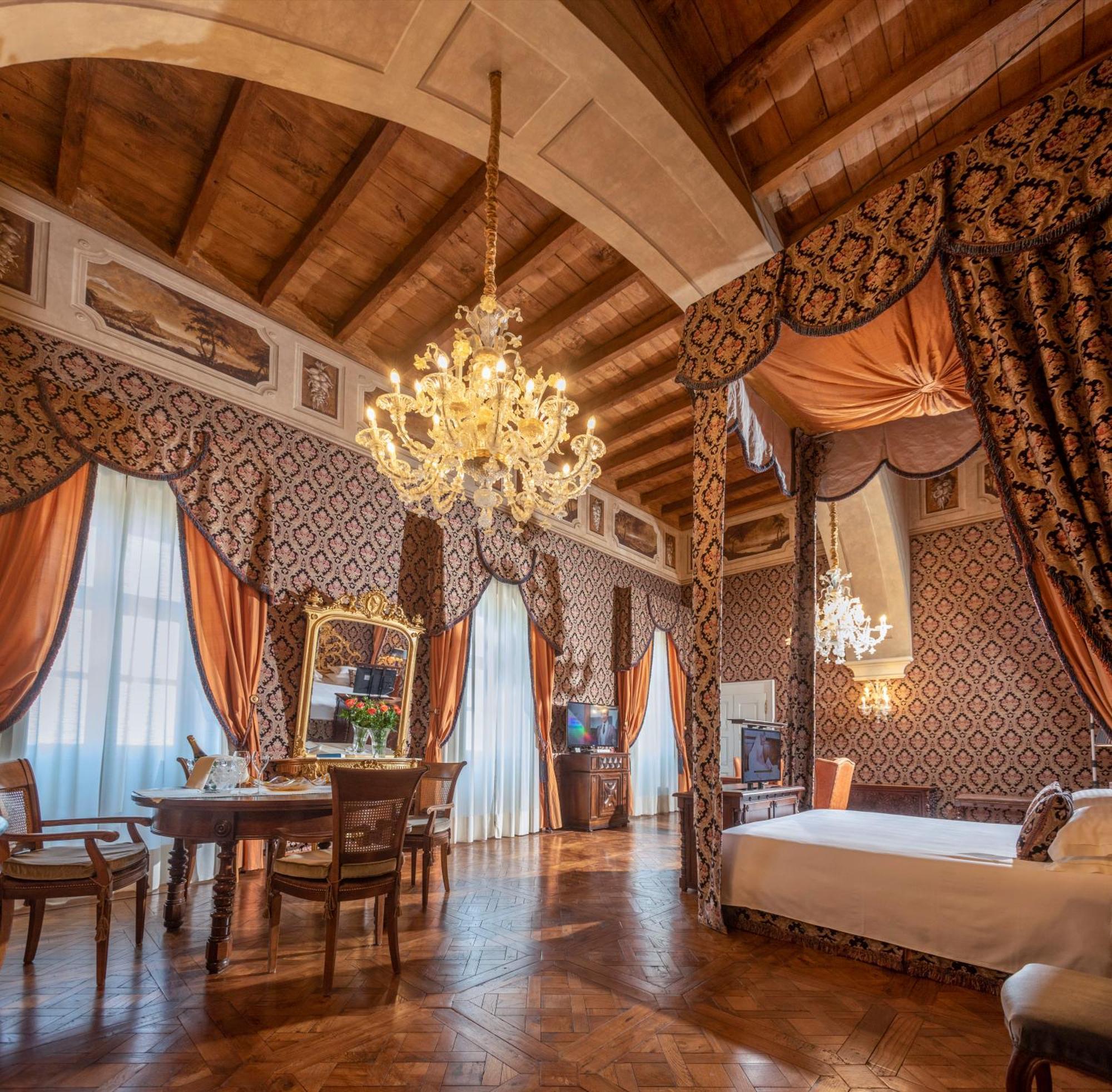 Castello Di Guarene Hotel Exterior photo