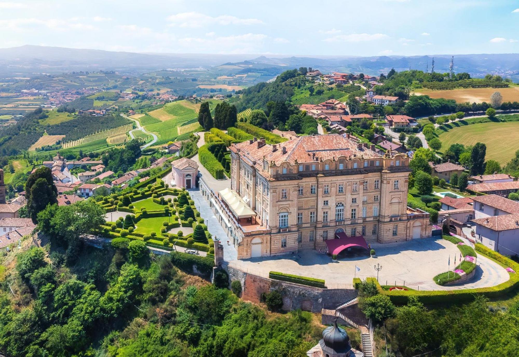 Castello Di Guarene Hotel Exterior photo