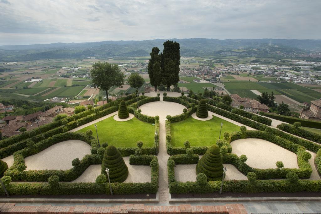 Castello Di Guarene Hotel Exterior photo