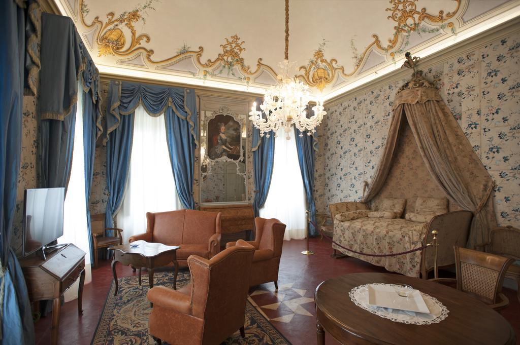 Castello Di Guarene Hotel Room photo