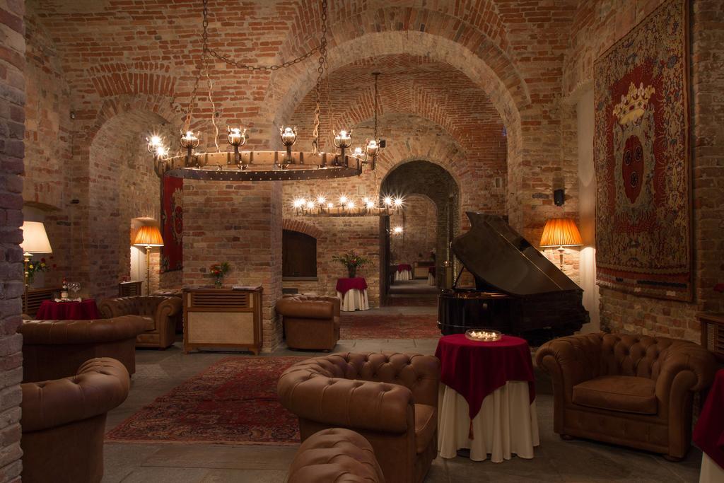 Castello Di Guarene Hotel Exterior photo
