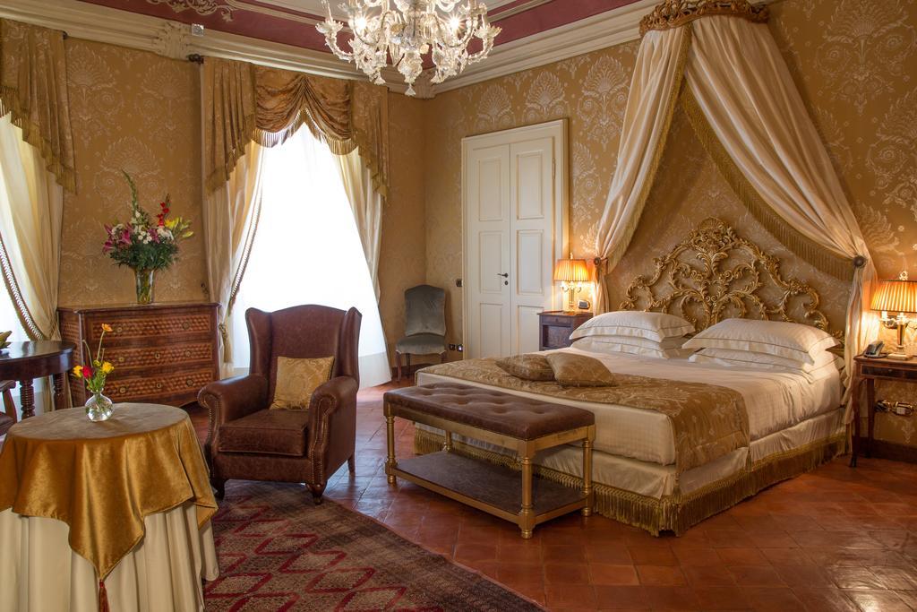 Castello Di Guarene Hotel Room photo