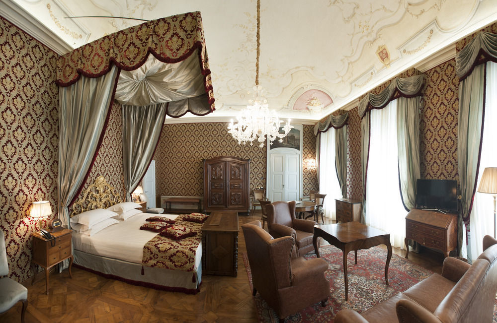 Castello Di Guarene Hotel Exterior photo