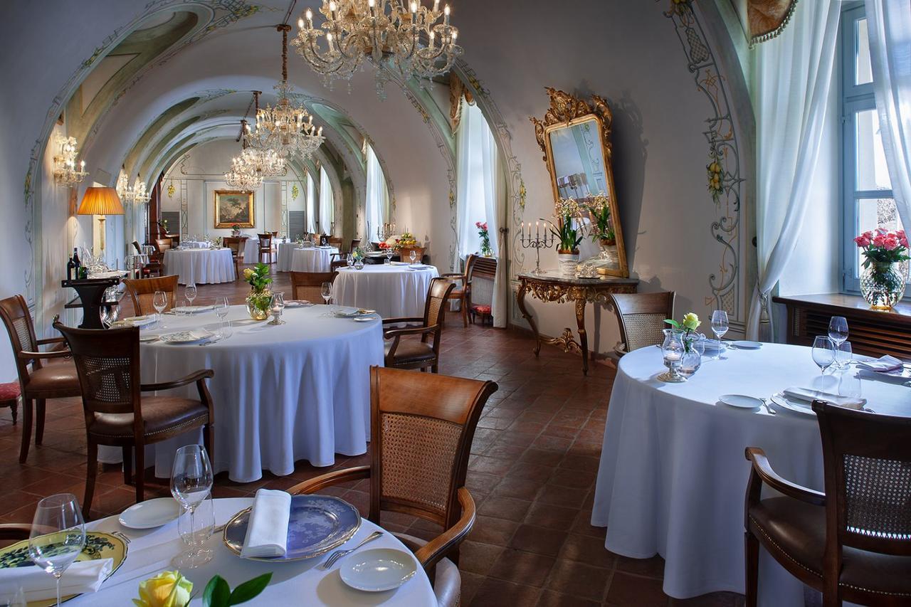 Castello Di Guarene Hotel Exterior photo